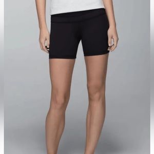 LULULEMON Athletica Reversible Black Groove Shorts size 6